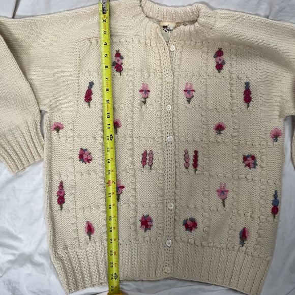 Vintage Cardigan 100% New Wool Hand Knit in New Zealand - Picture 6 of 12